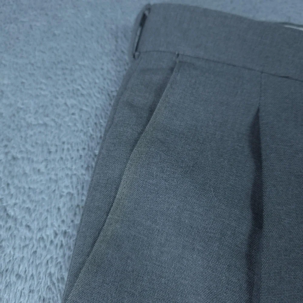 Levi's Travelers Dress Pants Mens 36x31 Gray Pleated Microfiber Slacks